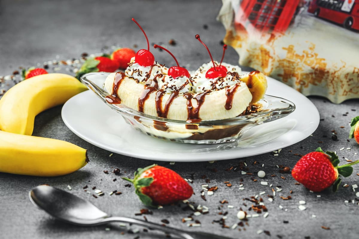 Classic banana split